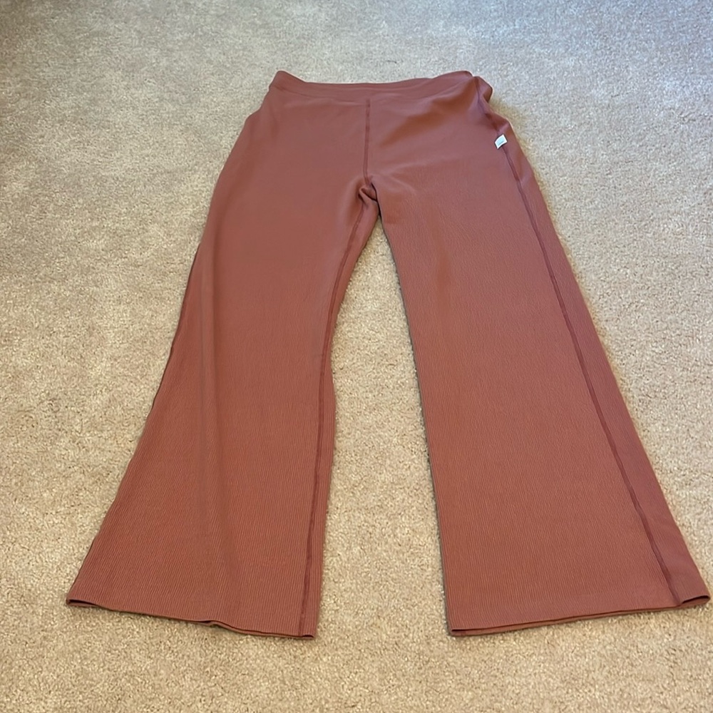 Vuori Women's Pants in Rust